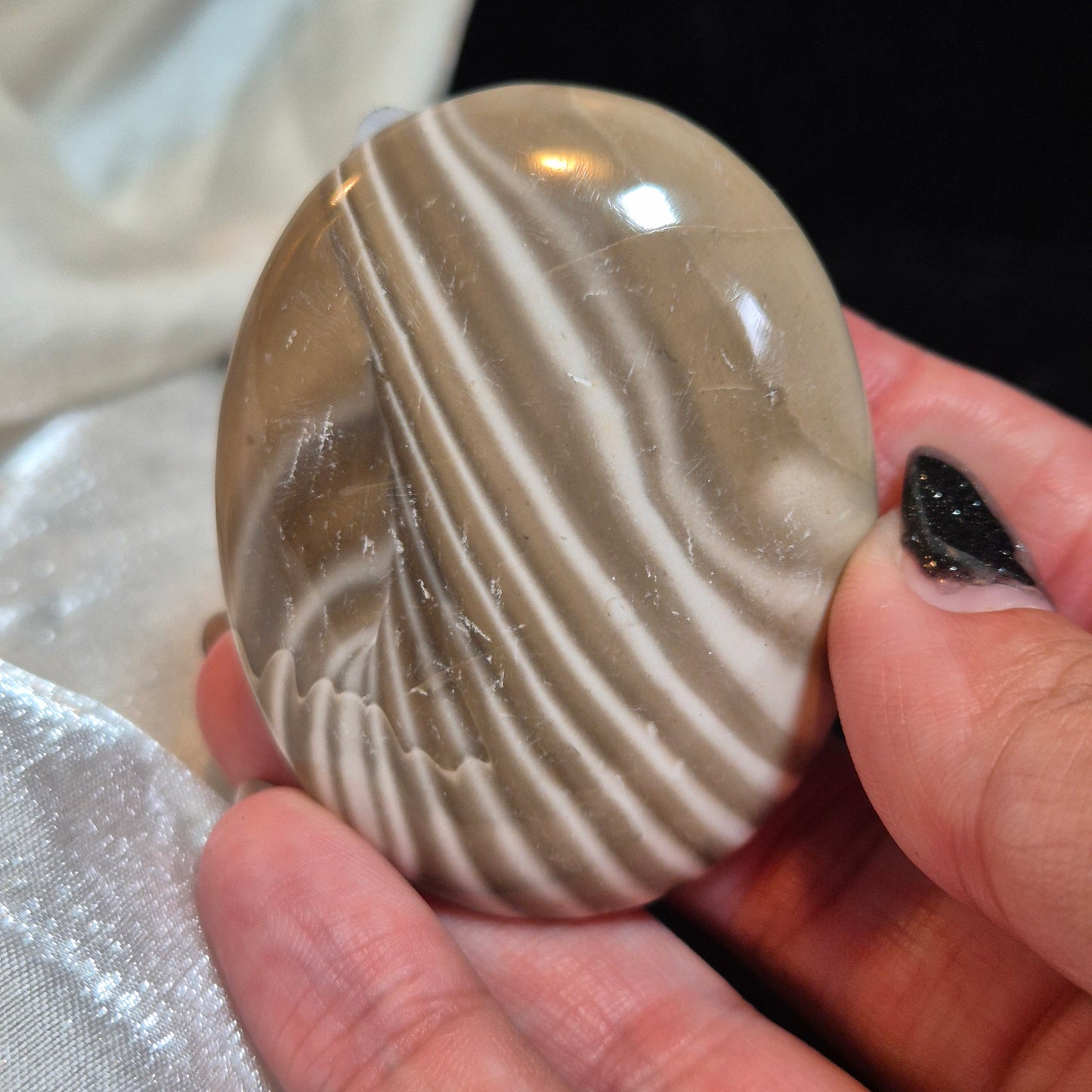 Polish flint palmstone  9