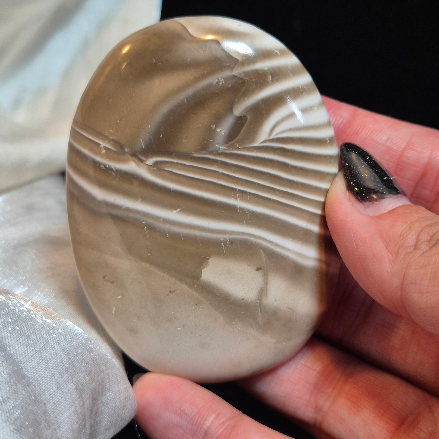 Polish flint palmstone 14