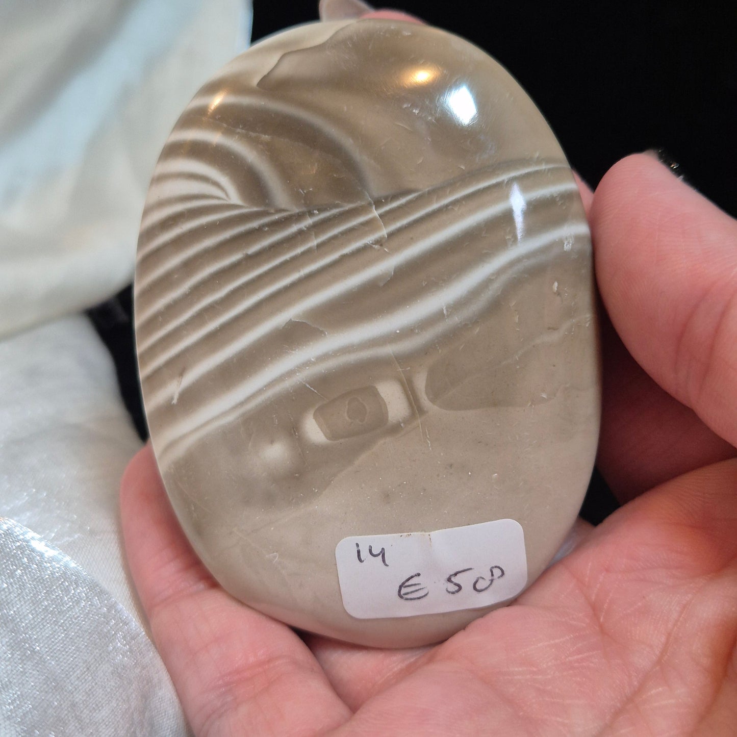 Polish flint palmstone 14