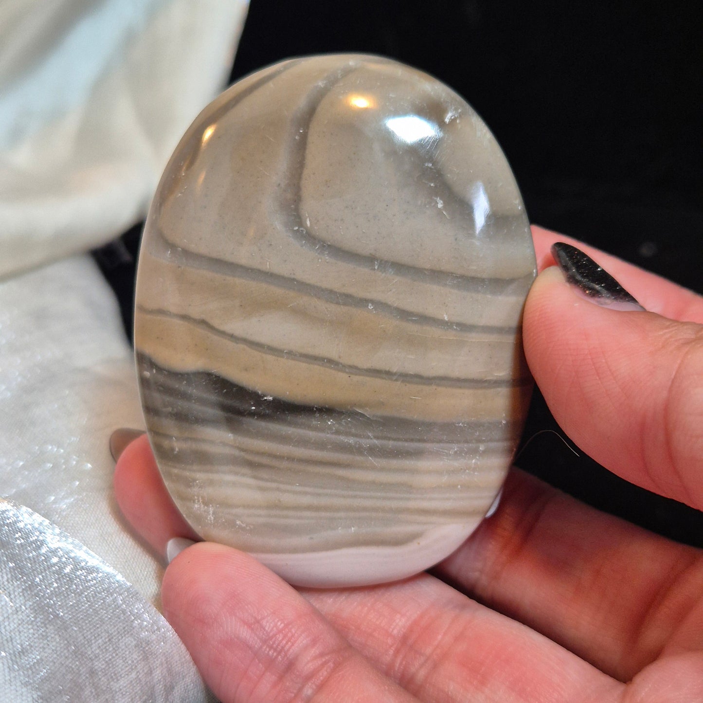 Polish flint palmstone 15