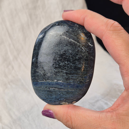 Rhodusite palmstone 7