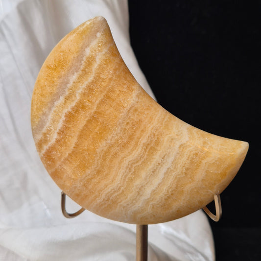 Yellow calcite moon 1