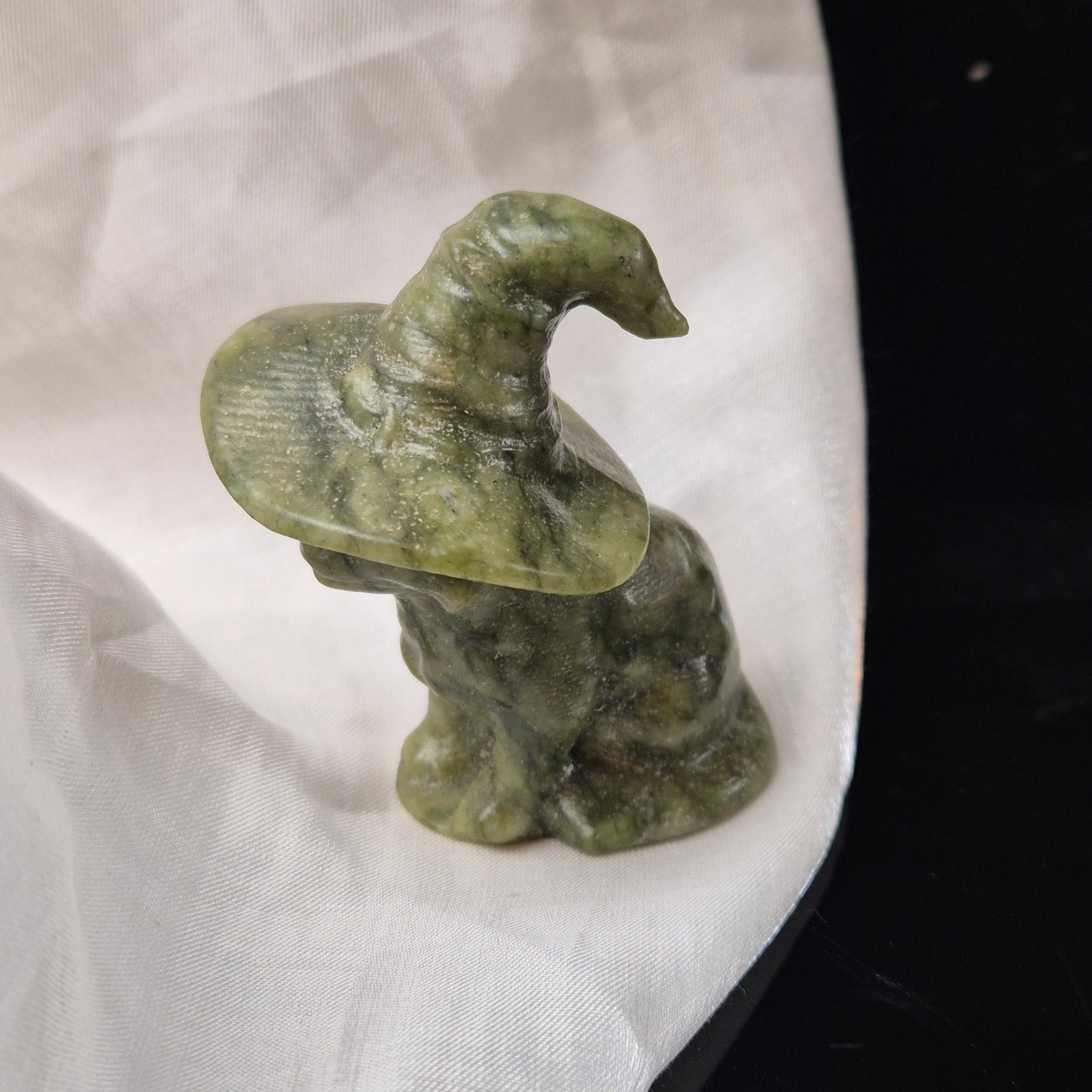 Nefrite jade witch cat