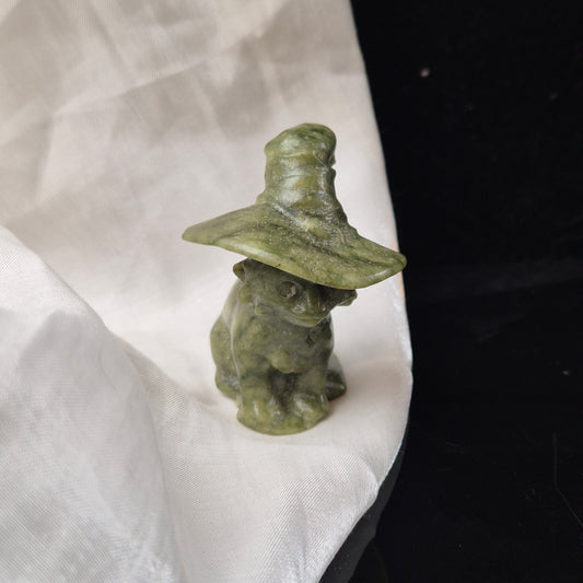 Nefrite jade witch cat
