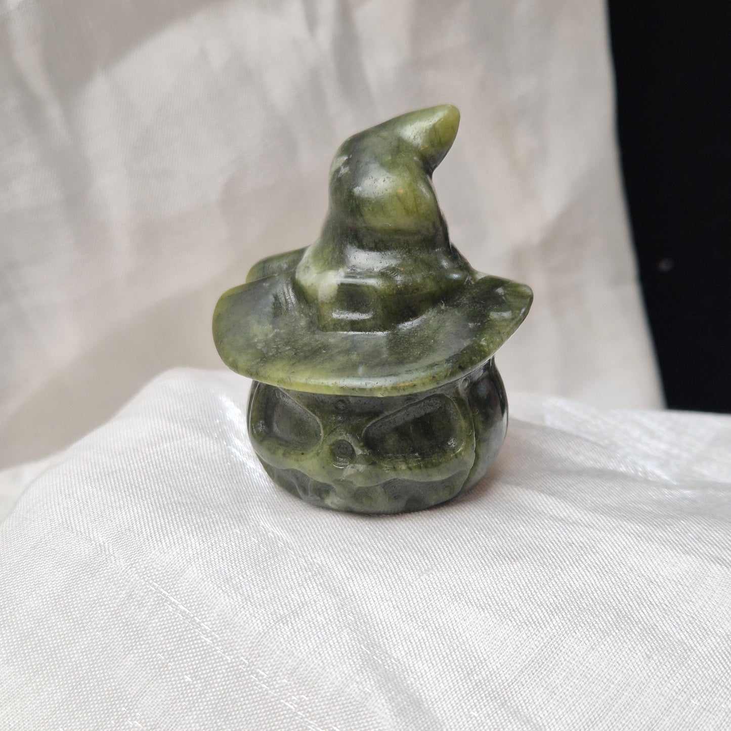Nefrite jade witch pumpkin