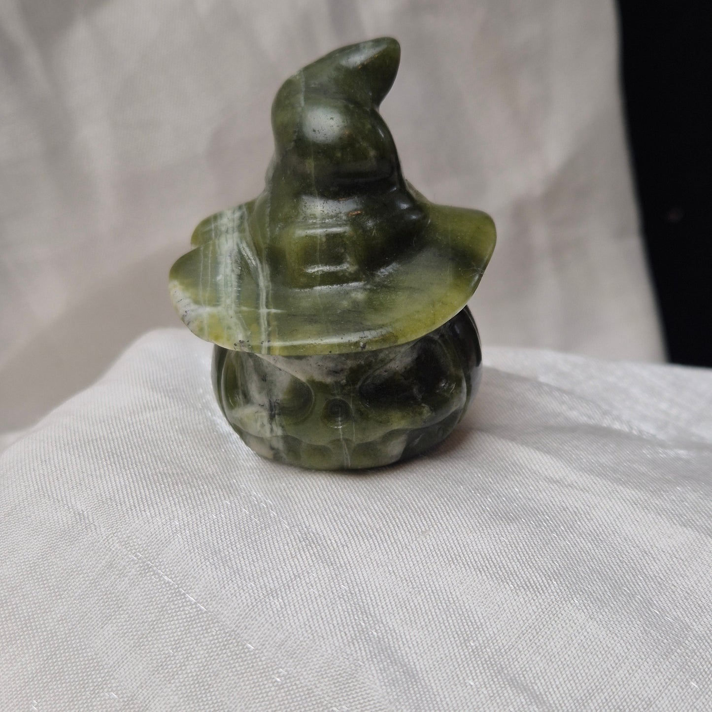Nefrite jade witch pumpkin