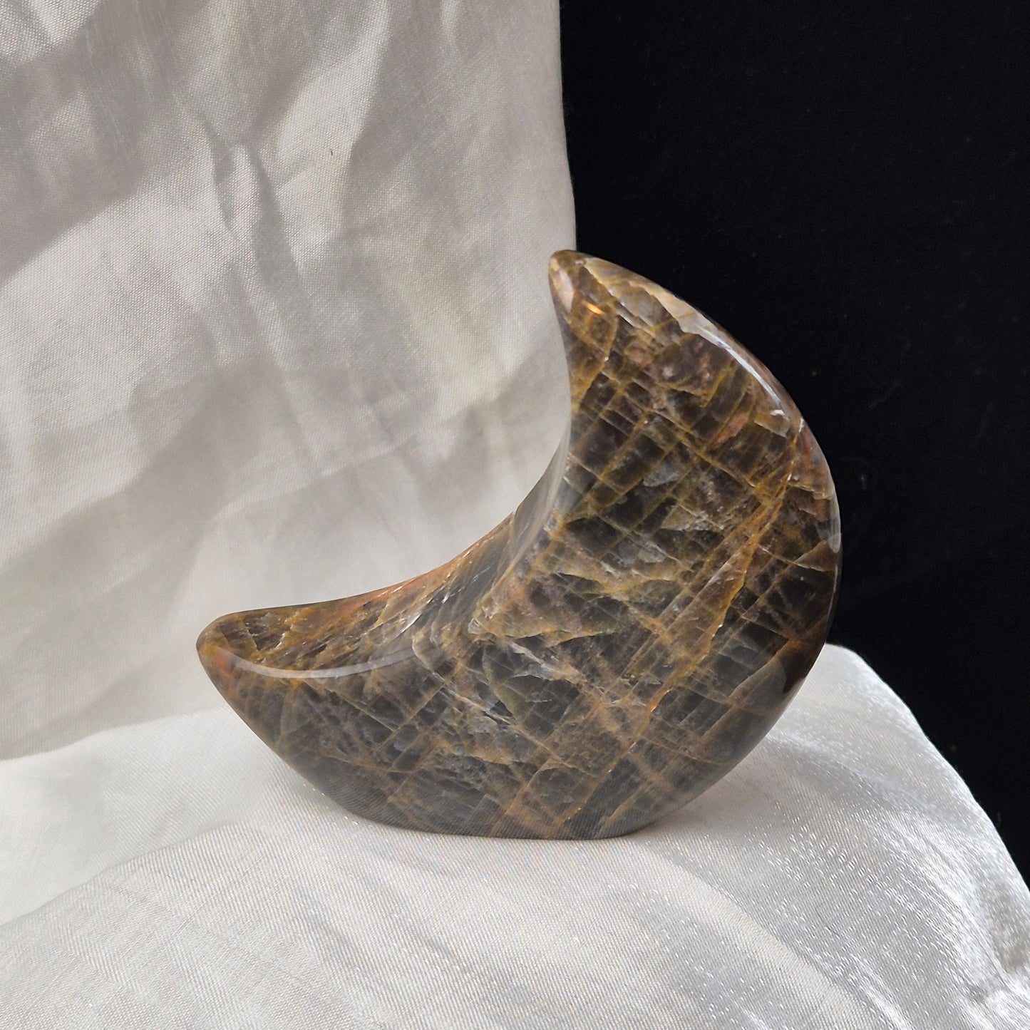 Black moonstone moon 550