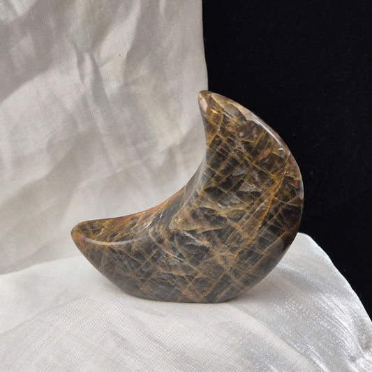 Black moonstone moon 550