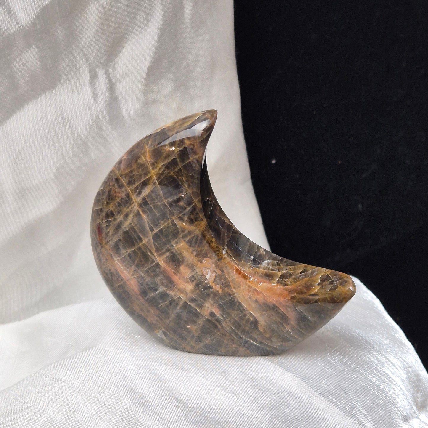 Black moonstone moon 550