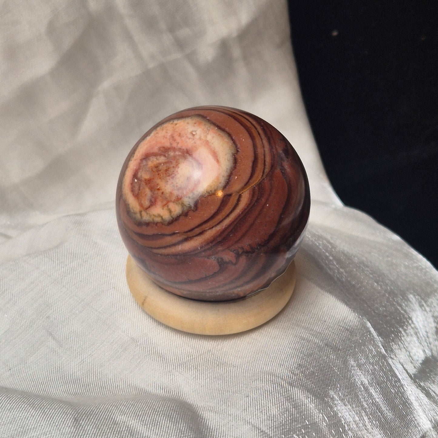 Wave dolomite sphere 1