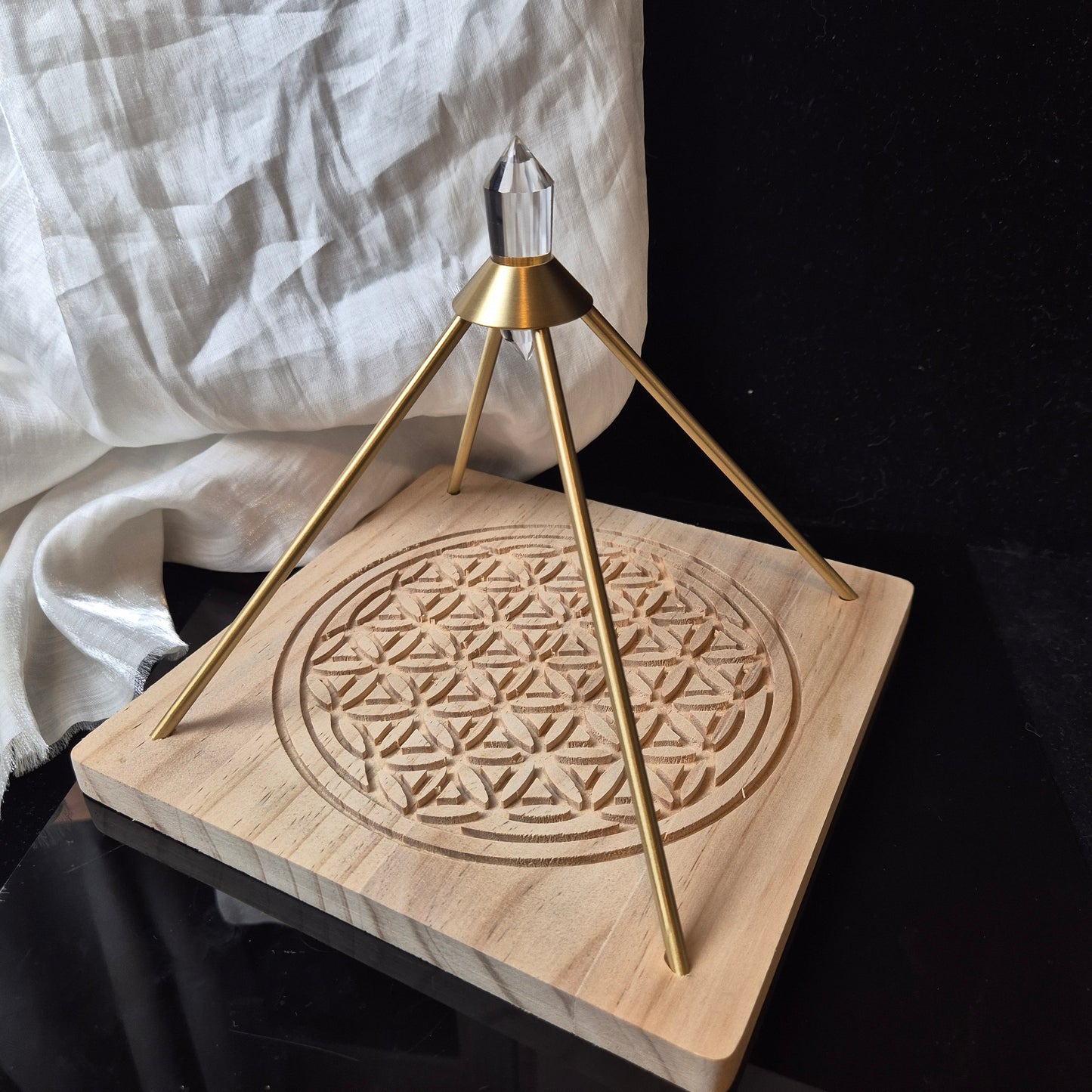 Flower of life piramide with clear quarts vogel