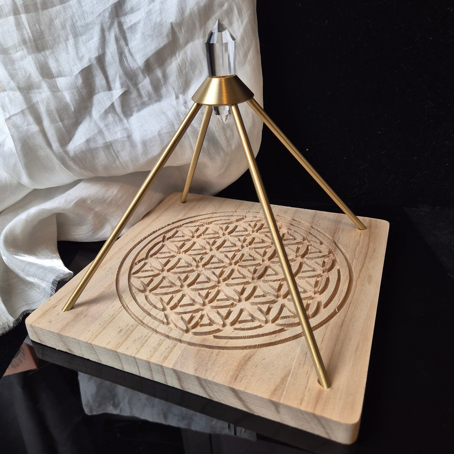 Flower of life piramide with clear quarts vogel