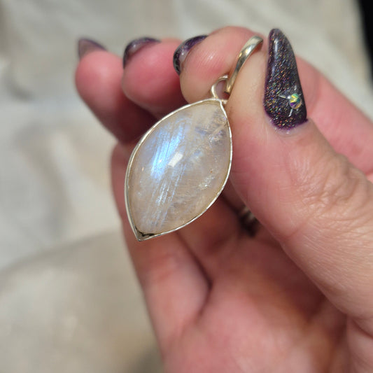 Tanzania moonstone pendant 25