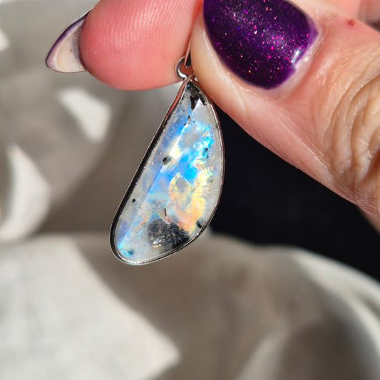 Rainbow moonstone pendant 1