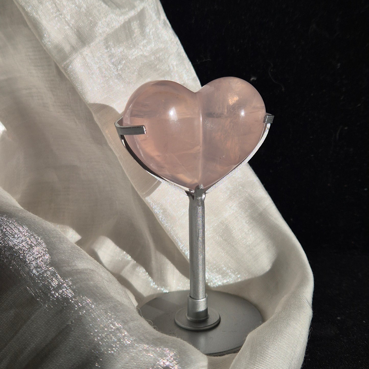 Rosequarts heart on stand 2