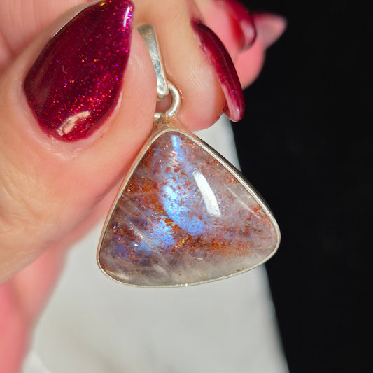 Electric sunstone pendant (rare)