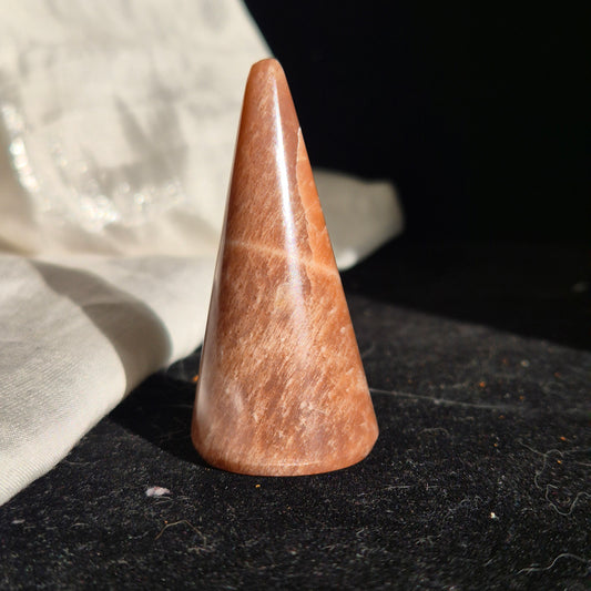 peach moonstone ringholder 3