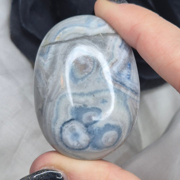 Blue Sheelite palmstone 16