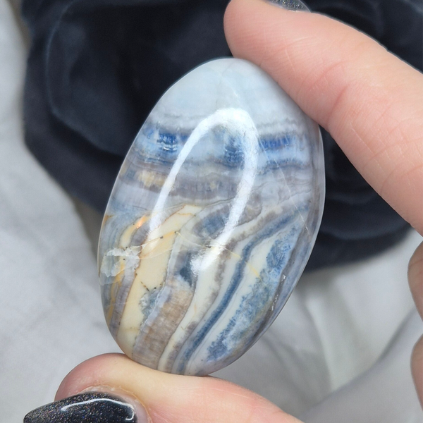 Blue Sheelite palmstone 4