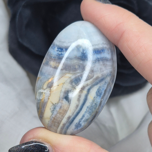 Blue Sheelite palmstone 4