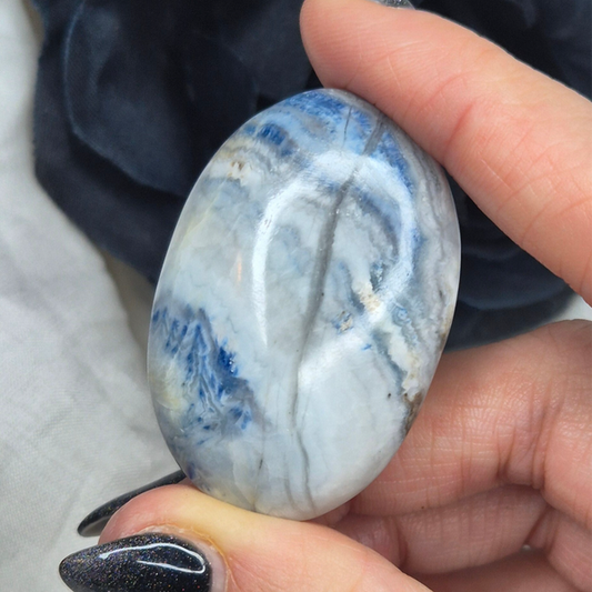 Blue Sheelite palmstone 3