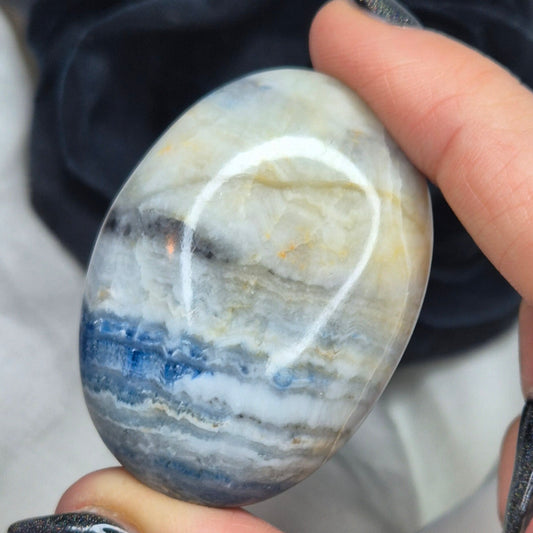 Blue Sheelite palmstone 9