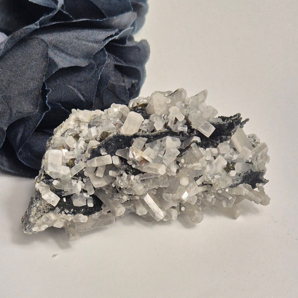 Calcite on black barite 5