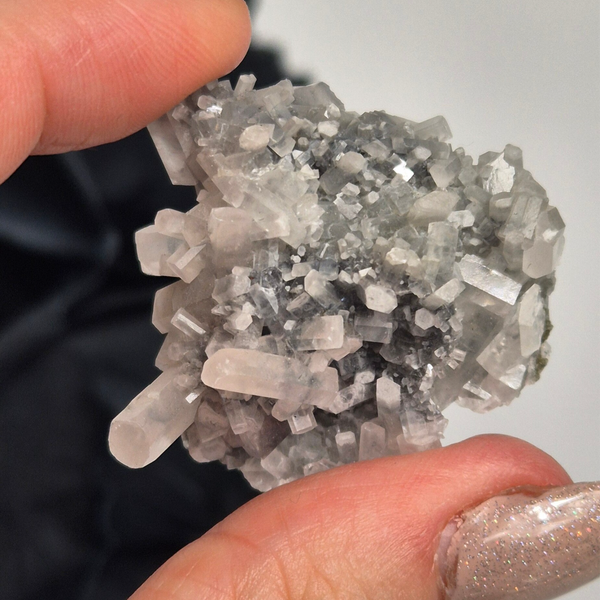 Calcite on black barite 1