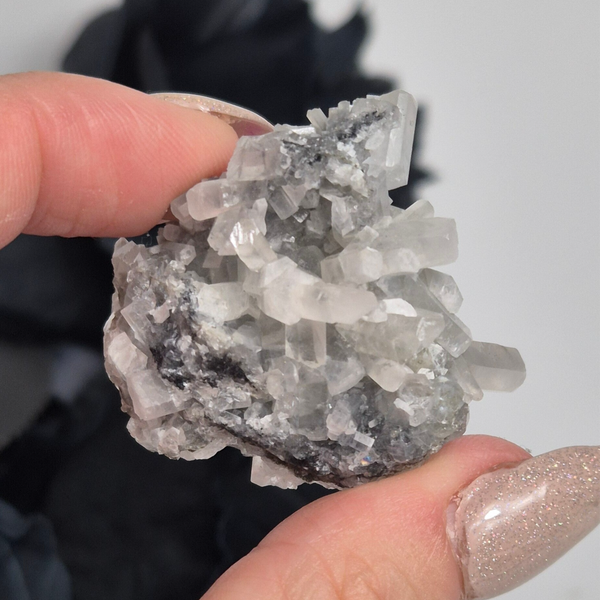 Calcite on black barite 1