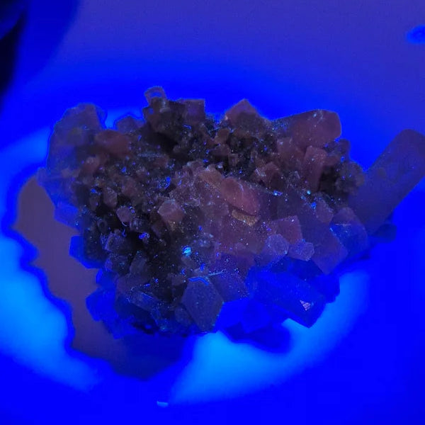 Calcite on black barite 1