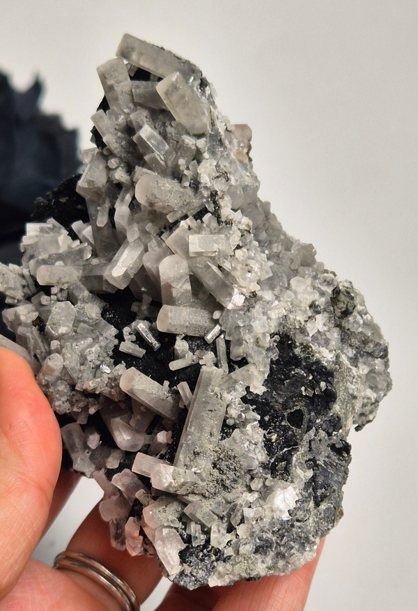 Calcite on black barite 5