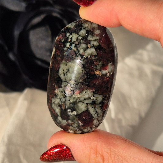 Norwegian Eudialyte palmstone 2