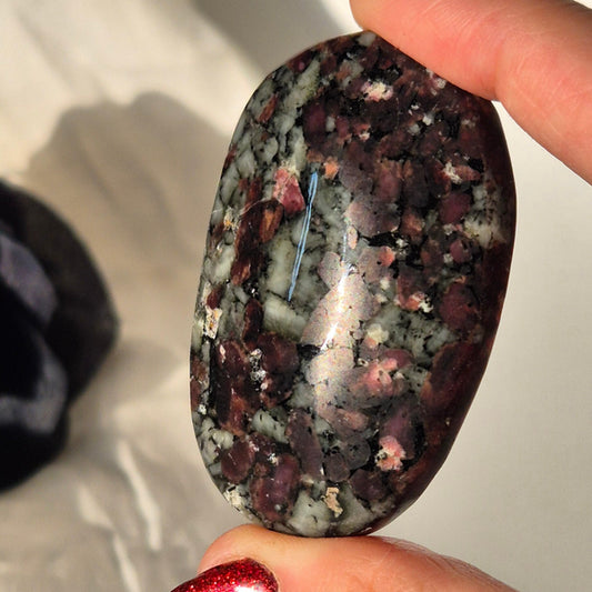 Norwegian Eudialyte palmstone 8