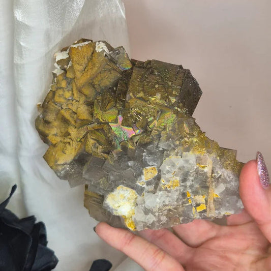Irredesence fluorite 25