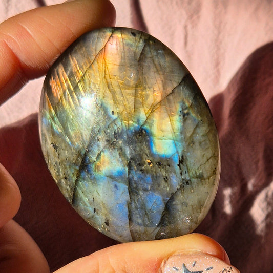 Labradorite palmstone 1