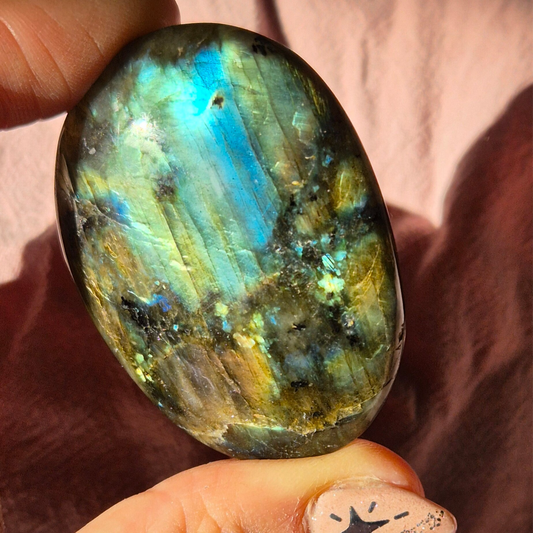 Labradorite palmstone 2