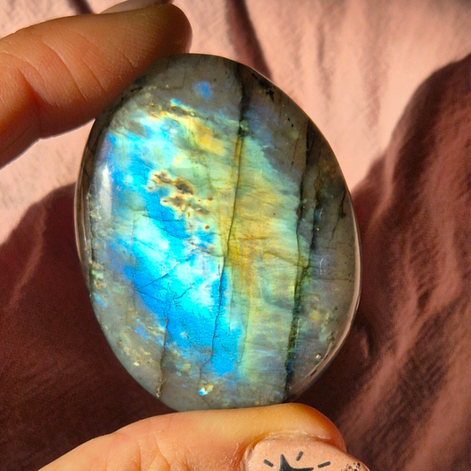 Labradorite palmstone 3