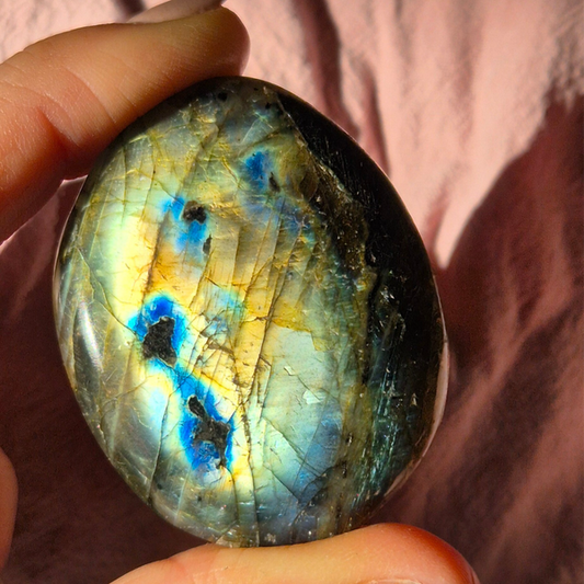Labradorite palmstone 4