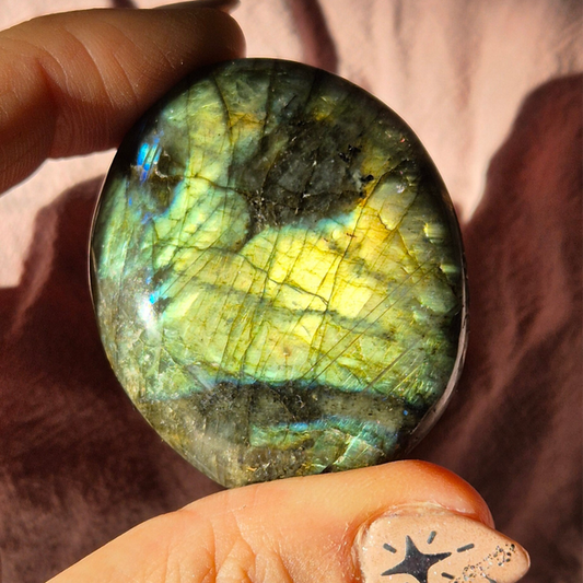 Labradorite palmstone 5