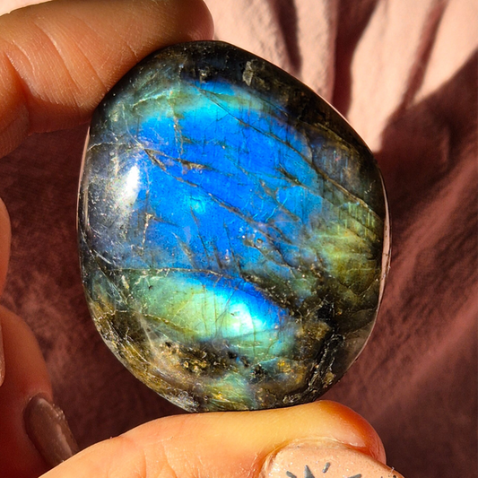Labradorite palmstone 8