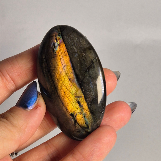 Dark Labradorite palmstone 12