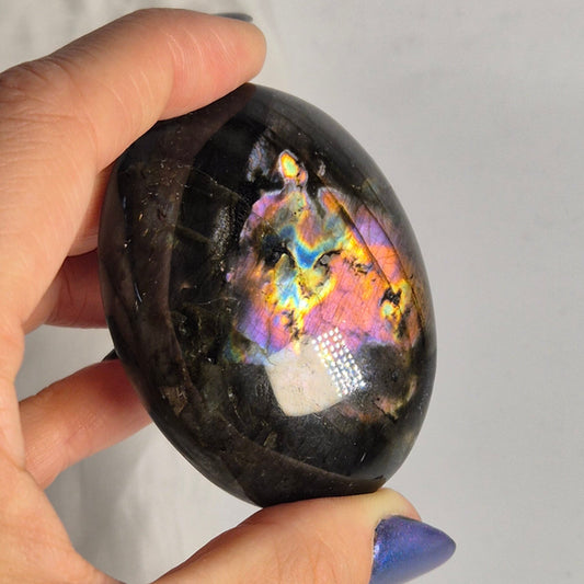 Dark Labradorite palmstone 2