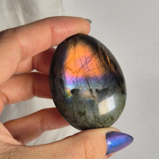 Dark Labradorite palmstone 7