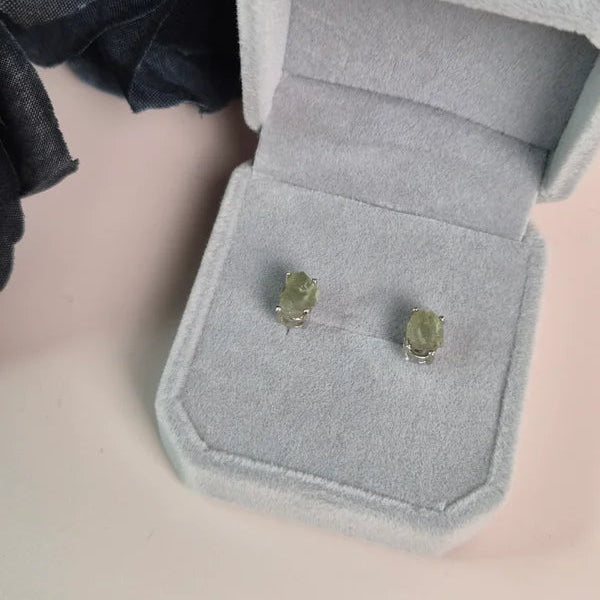 Moldavite studs silver 1