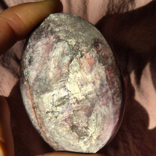 Purple mica palmstone 18