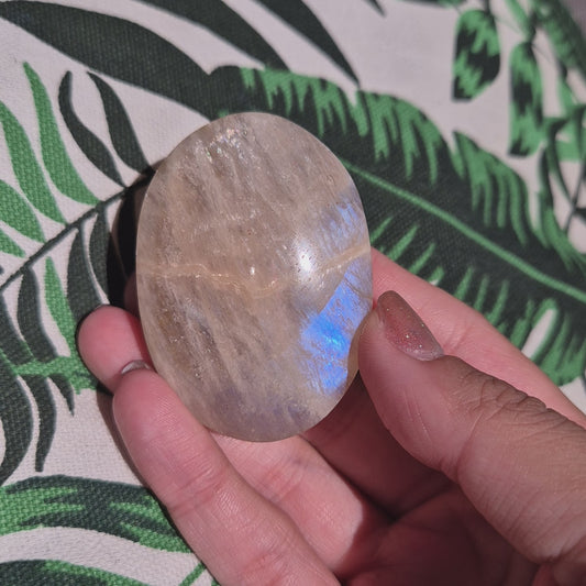 Moonstone palmstone 718