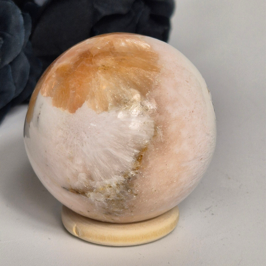 Stilbite / scolecite sphere 5